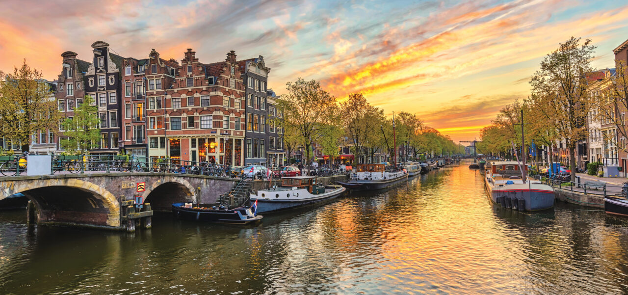Kanalresa genom Holland, här Amsterdam