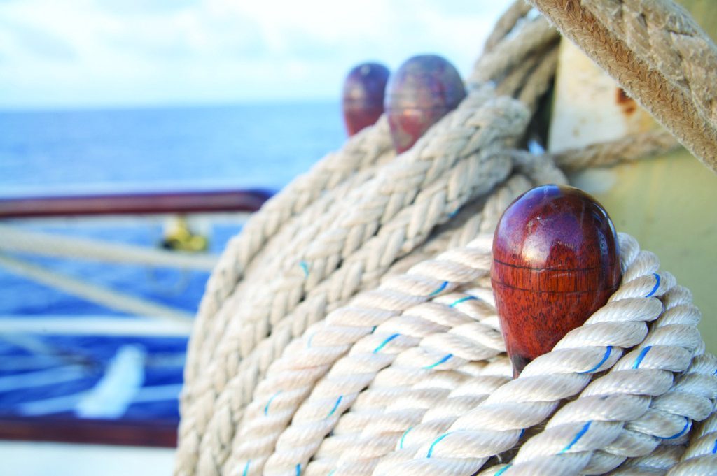 Lär dig hur man knyter en knop på seglingen över Atlanten